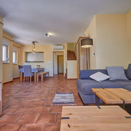 Anovi 2 - 2-schlafzimmer-haus By Interhome